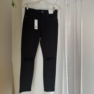 NWT – Topshop Petite Jamie Jeans with Knee Rips – Black – Size 6